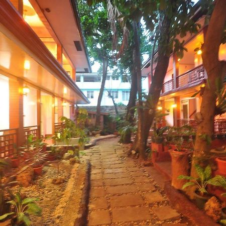 Lola Itang Pension House Tiniguiban エクステリア 写真