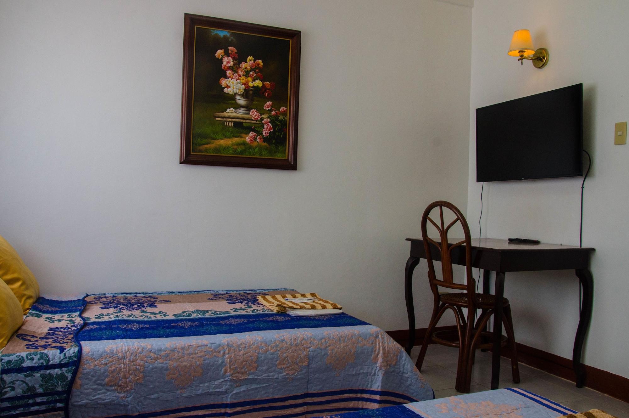 Lola Itang Pension House Tiniguiban エクステリア 写真