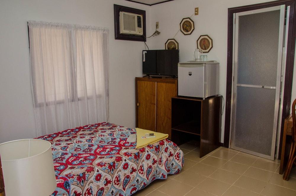 Lola Itang Pension House Tiniguiban エクステリア 写真