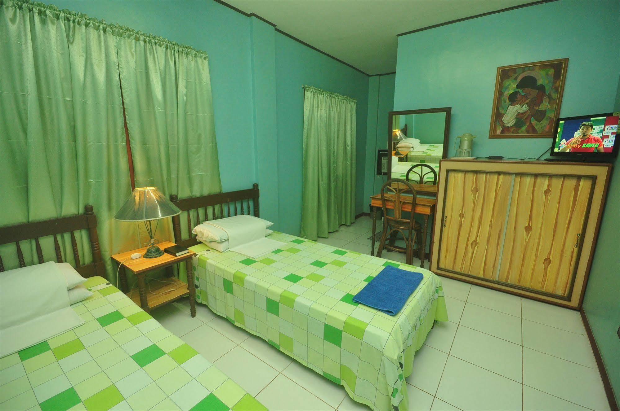 Lola Itang Pension House Tiniguiban エクステリア 写真