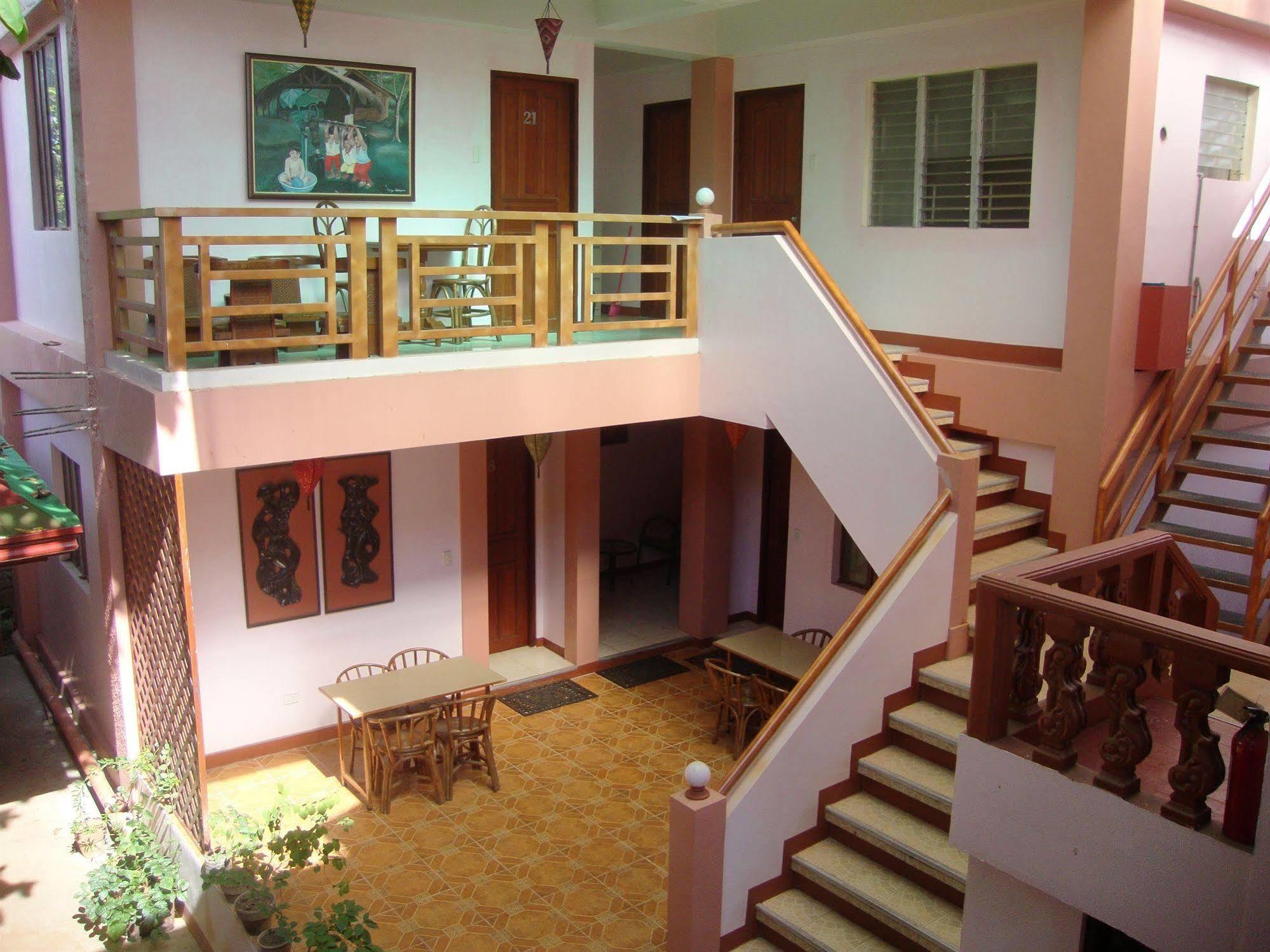 Lola Itang Pension House Tiniguiban エクステリア 写真