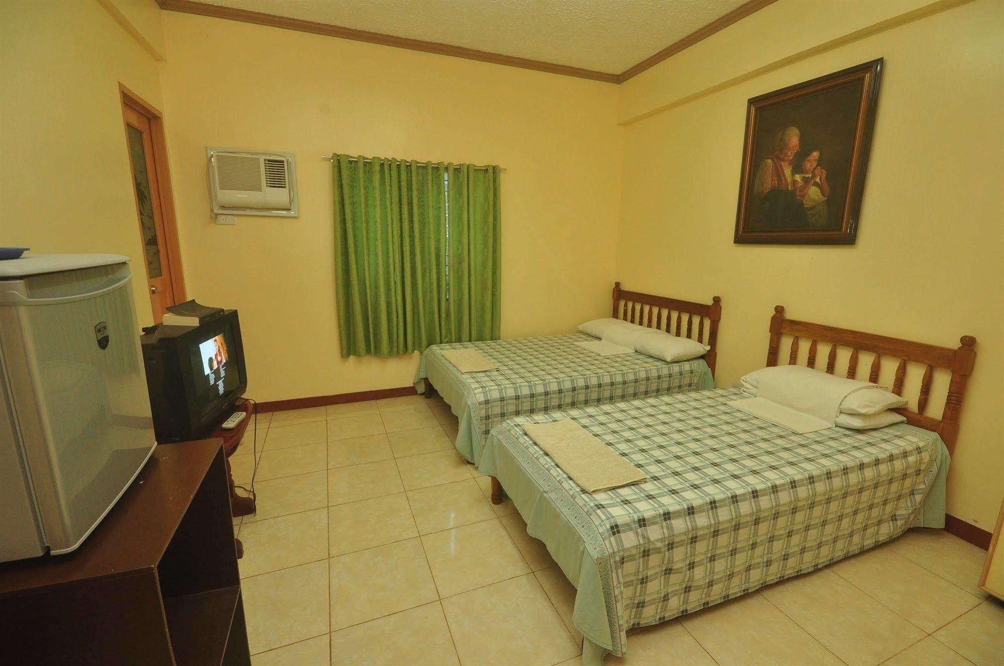 Lola Itang Pension House Tiniguiban エクステリア 写真