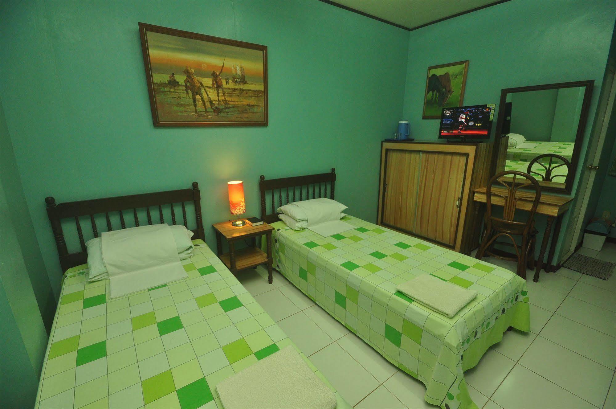 Lola Itang Pension House Tiniguiban エクステリア 写真