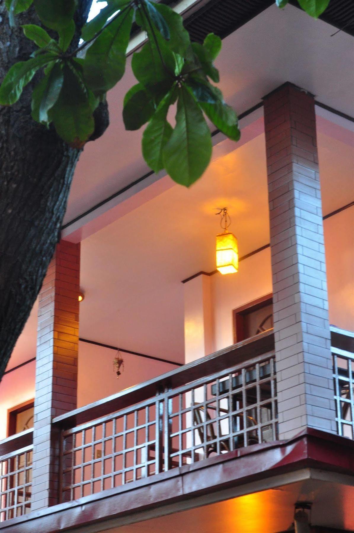Lola Itang Pension House Tiniguiban エクステリア 写真