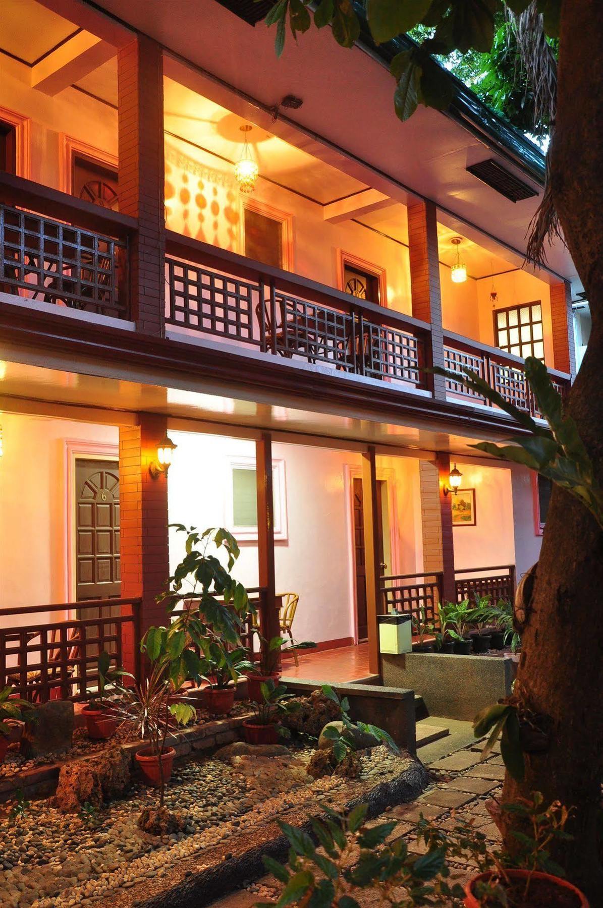 Lola Itang Pension House Tiniguiban エクステリア 写真