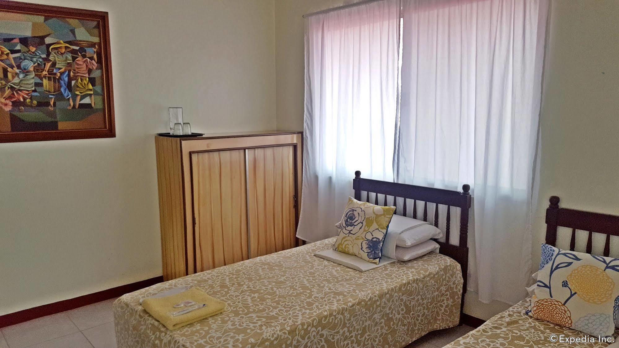 Lola Itang Pension House Tiniguiban エクステリア 写真