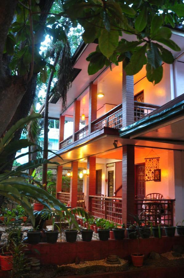 Lola Itang Pension House Tiniguiban エクステリア 写真