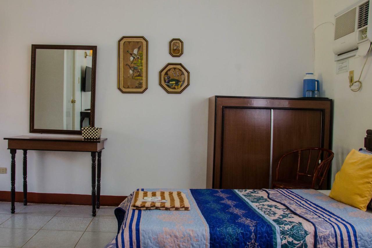 Lola Itang Pension House Tiniguiban エクステリア 写真