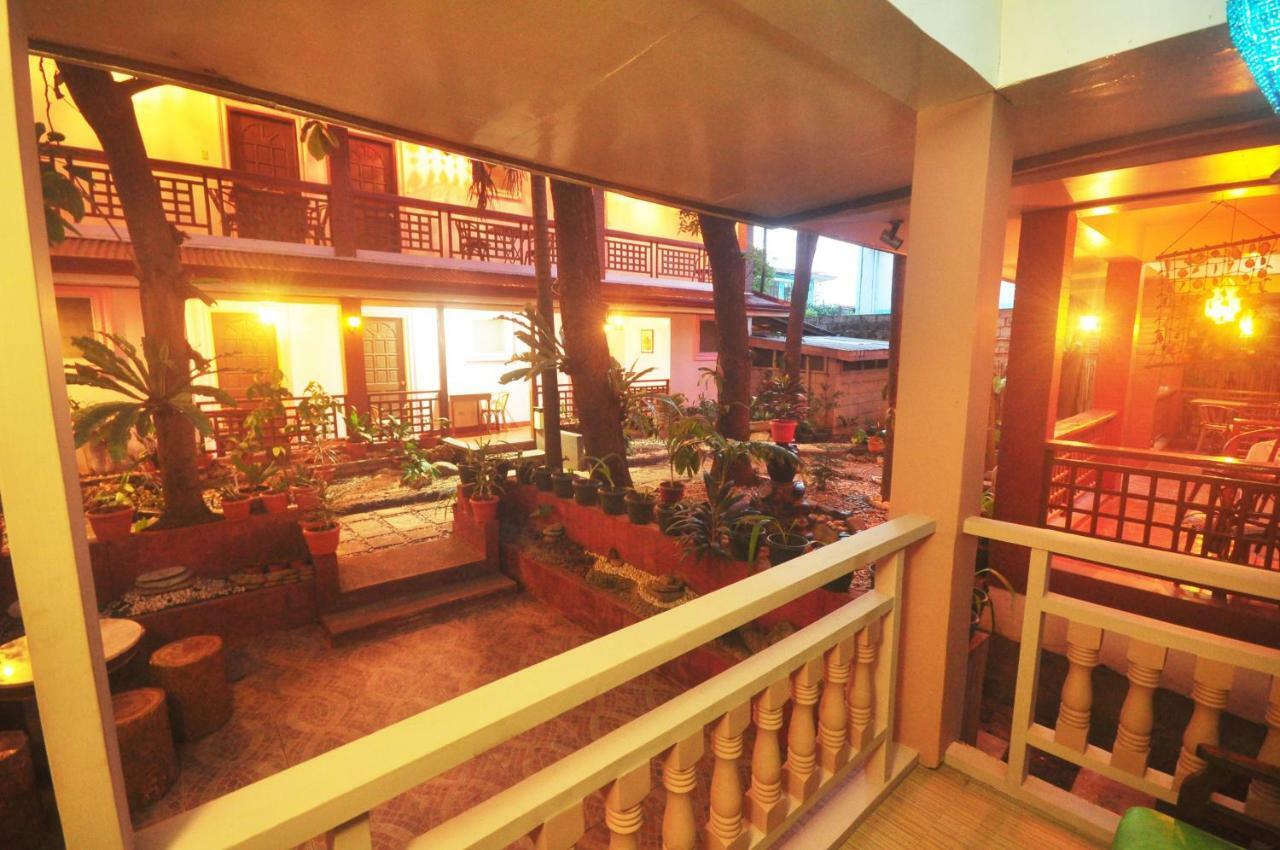 Lola Itang Pension House Tiniguiban エクステリア 写真