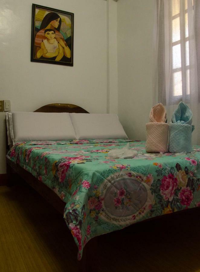 Lola Itang Pension House Tiniguiban エクステリア 写真