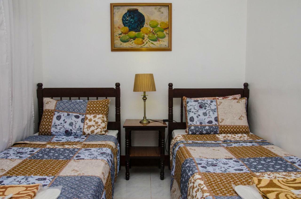 Lola Itang Pension House Tiniguiban エクステリア 写真