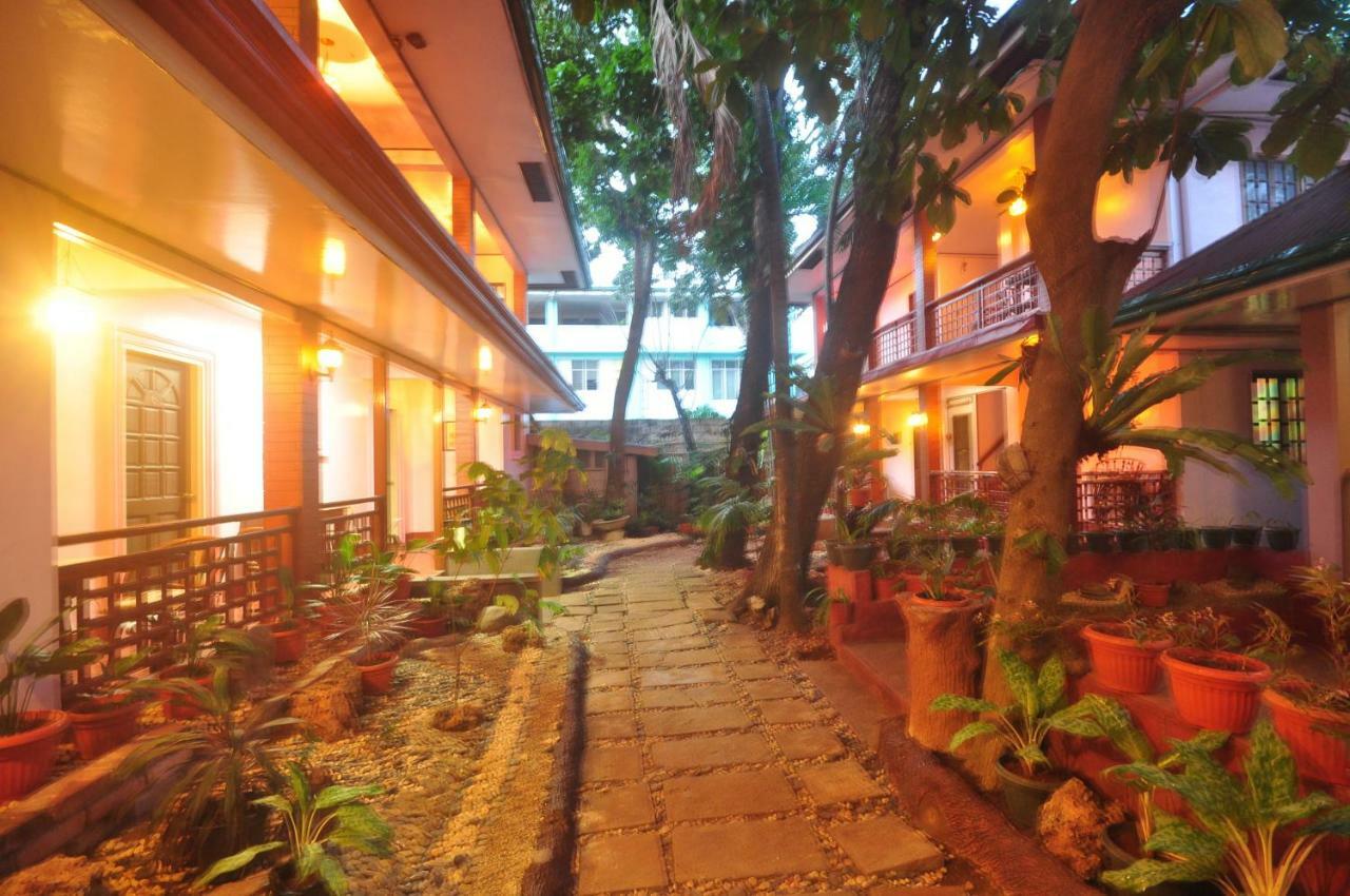 Lola Itang Pension House Tiniguiban エクステリア 写真